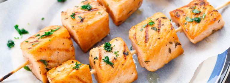 Brochettes de saumon - idée recette facile Mysaveur