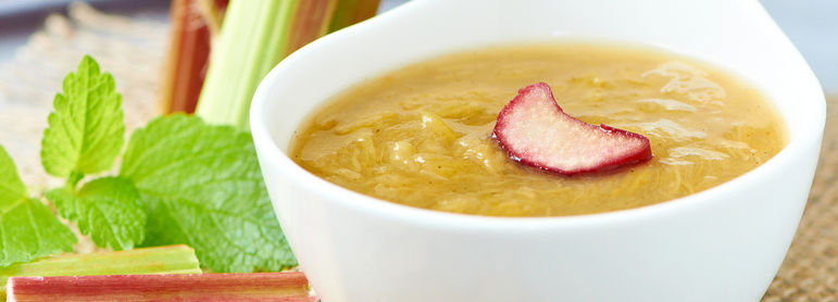 Dessert rhubarbe - idée recette facile - Mysaveur
