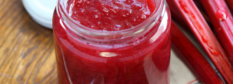 Confiture de rhubarbe - idée recette facile Mysaveur