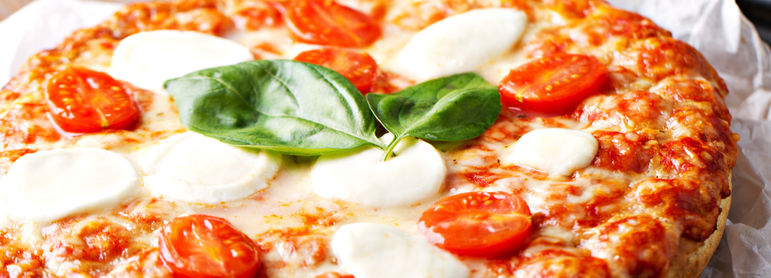 Pizza margherita - idée recette facile Mysaveur