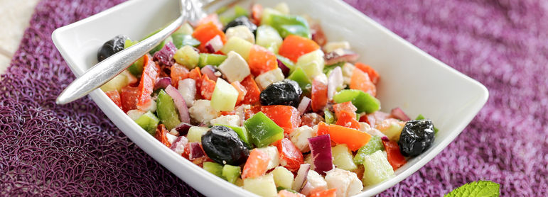 Salade grecque - idée recette facile Mysaveur