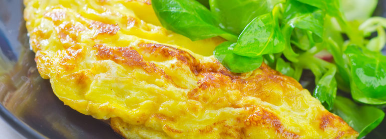 Omelette au fromage - idée recette facile Mysaveur
