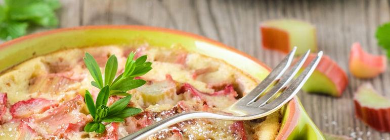 Clafoutis à la rhubarbe - idée recette facile Mysaveur