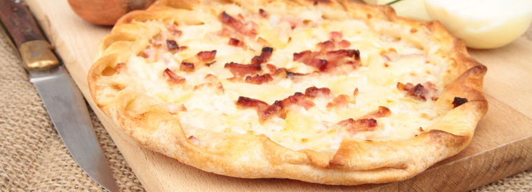 Tarte flambée - idée recette facile Mysaveur