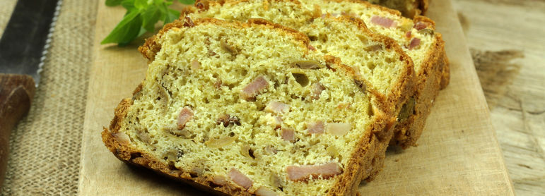 Cake lardons - idée recette facile Mysaveur