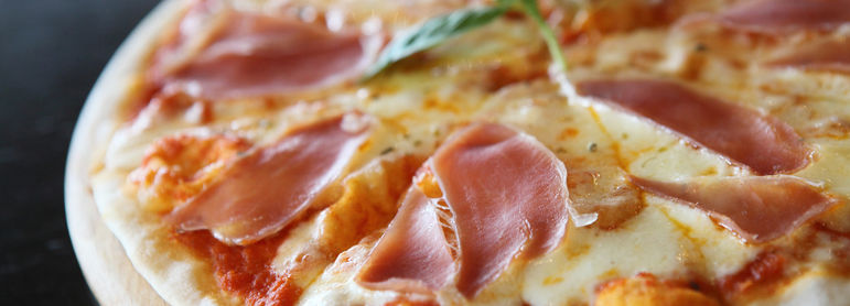 Pizza au jambon - idée recette facile Mysaveur