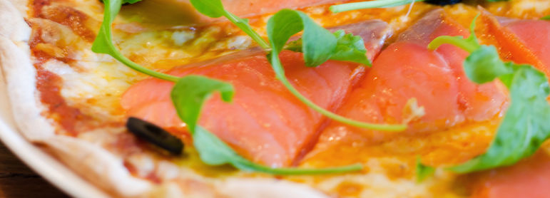 Pizza au saumon - idée recette facile Mysaveur