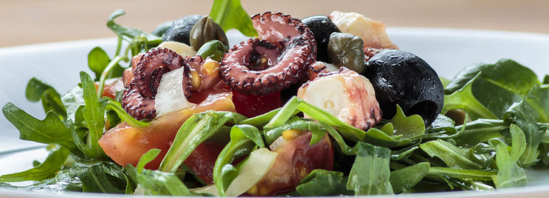 Salade de poulpe - idée recette facile Mysaveur