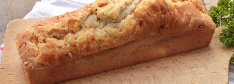 Cake au poulet  - idée recette facile Mysaveur