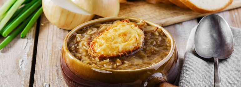 Soupe à l'oignon - idée recette facile Mysaveur