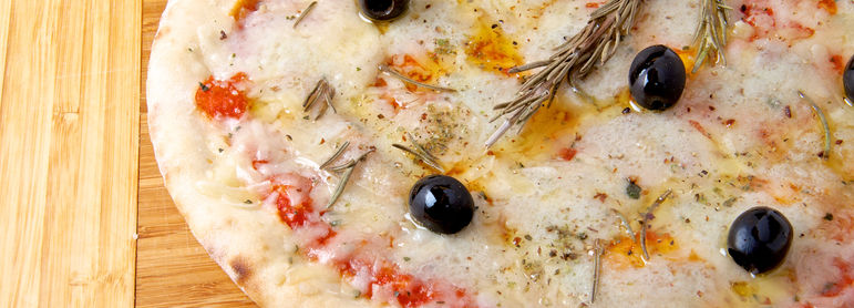 Pizza au fromage - idée recette facile Mysaveur