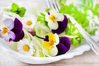 Sirop, essence, fraîches ou séchées : mettez des fleurs dans votre assiette