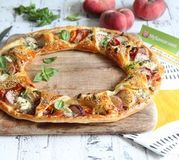 Tarte couronne salée à la pêche