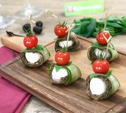 Pics de mozzarella à la courgette et crème d'olive