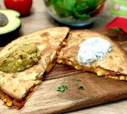 Quesadilla au Chili con carne, cheddar et guacamole