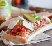 Bruschetta à l'italienne et aux cornichons