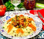 Tajine de poulet aux olives, à la tomate et au citron confit, pappardelle de carottes au cumin