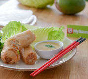 Nems aux crevettes et sauce à la mangue