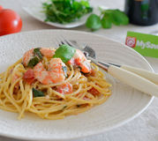 Spaghettis sans gluten aux crevettes et sauce tomate ricotta