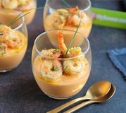 Mousse de butternut, crevettes ail et fines herbes