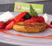 Brioche perdue, salade de fruits et crème de mascarpone