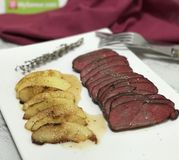 Magret de canard au miel et pommes