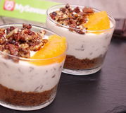 Verrine de cheesecake façon stracciatella & orange pécan