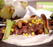 Bavette à la crème de Saint Agur, macadamia et maïs grillés avec ses pommes de terre à la crème de Saint Agur et cébettes