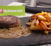  Tendre de bœuf sauce poivre vert et frites au four