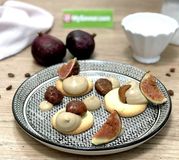 Sablé aux amandes, onctueux café, figues et éclats de châtaignes