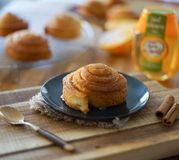 Brioche roulée à l'orange et au miel