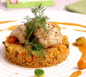 Médaillon de lotte rôtie, couscous de petits légumes en gazpacho