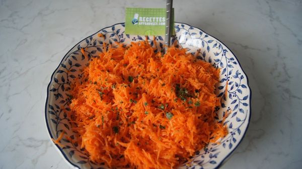 Recette - Carottes râpées au cumin et à l'orange en vidéo 