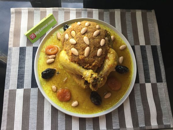 Tajine sucré - salé au poulet, abricots caramélisés, amandes