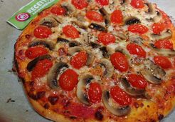 Pizza végétarienne aux tomates cerise et champignons - Najwa N.