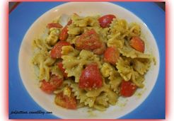 Farfalle, pesto, mozzarella et tomates-cerises - Agathe D.