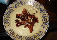 Velouté de chou-fleur aux lardons grillés - MELANIE C.