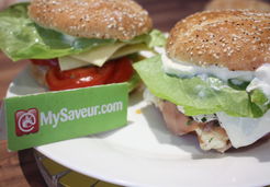 Hamburger au saumon et concombre - Marina S.