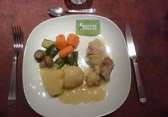 Poulet en pot au feu et sa sauce blanche - Pascale C.