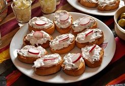 Crostinis à la ricotta aux radis - Christine L.