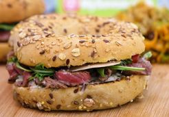 Bagel de faux-filet à la plancha et tagliatelles de légumes - TENDRE ET PLUS...