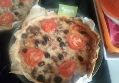 Pizza jambon champignons gruyère et tomates - Jessica D.