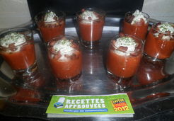 Gaspacho de tomate en verrine, chantilly aux herbes et lardons - Anne-sophie P.