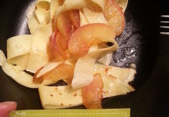 Tagliatelles de crêpe aux pommes et caramel au beurre salé - Emilie S.
