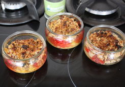 Verrines de crumble de fraises à la rhubarbe (au Thermomix) - Marina S.