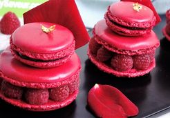 Religieuse de macarons à la framboise - LÉONCE BLANC