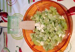 Salade de concombre à la crème et feta.  - Angélina D.