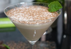 Cocktail royal à la menthe fraîche (sans alcool) - CAFÉ ROYAL