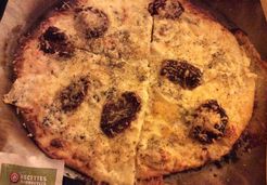 Pizza au fromage fourme d'Ambert et tomates séchées  - Marion B.